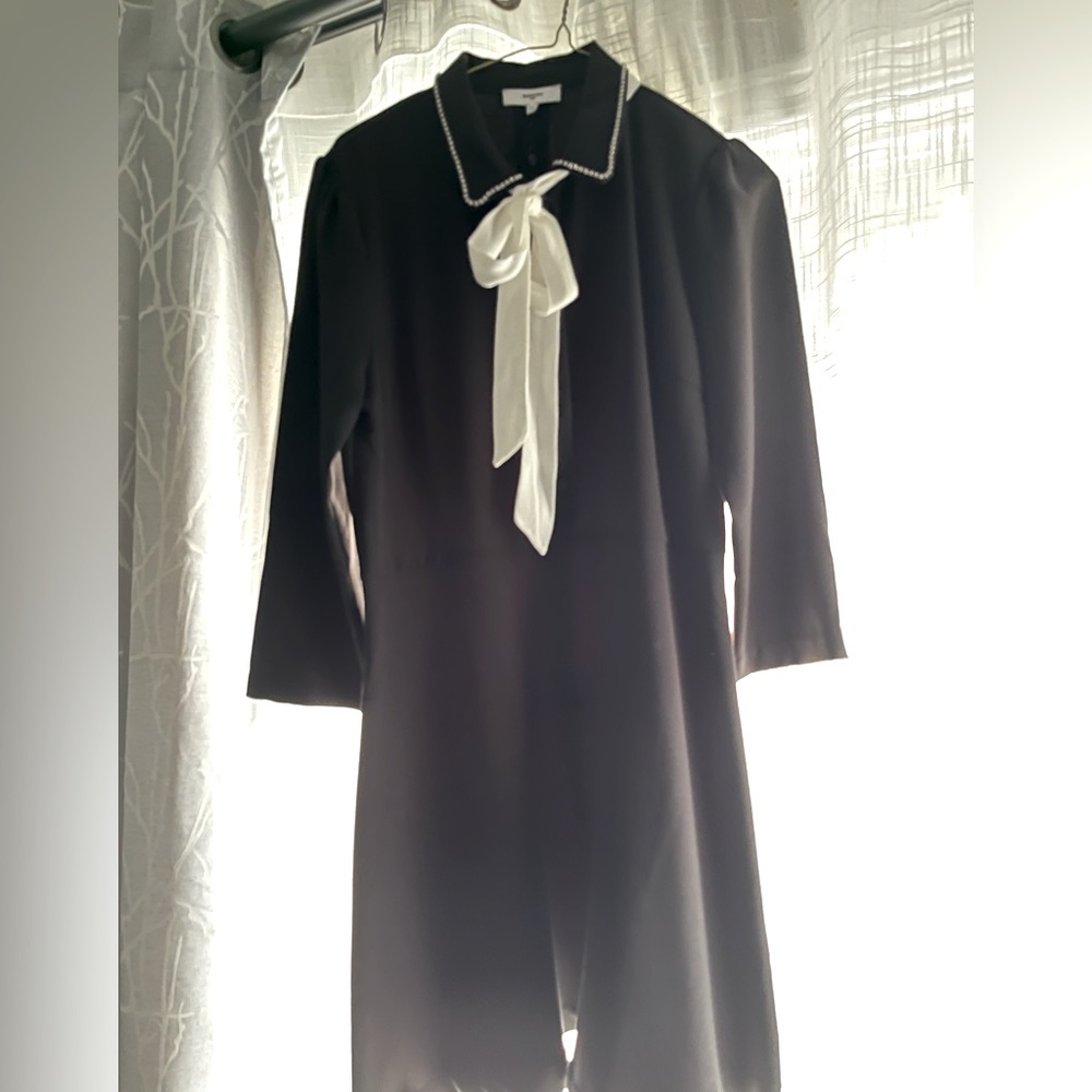 NWT black dress. Size 12.(fits medium)